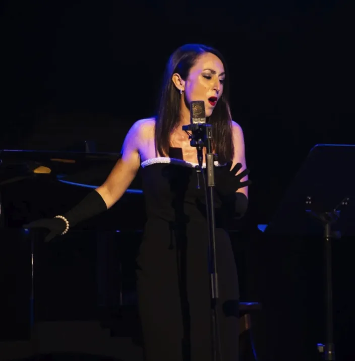 Lucía Herranz cantando